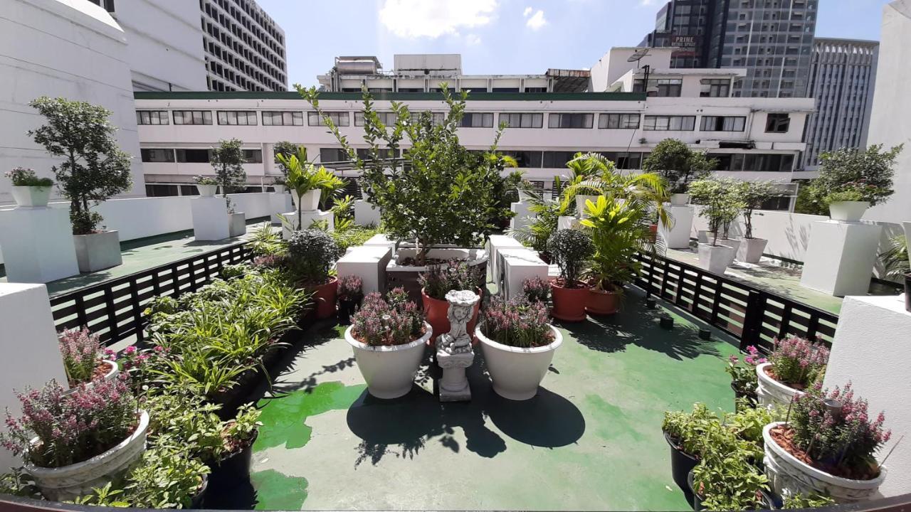 City Plaza Nana Hotel Bangkok Exterior foto