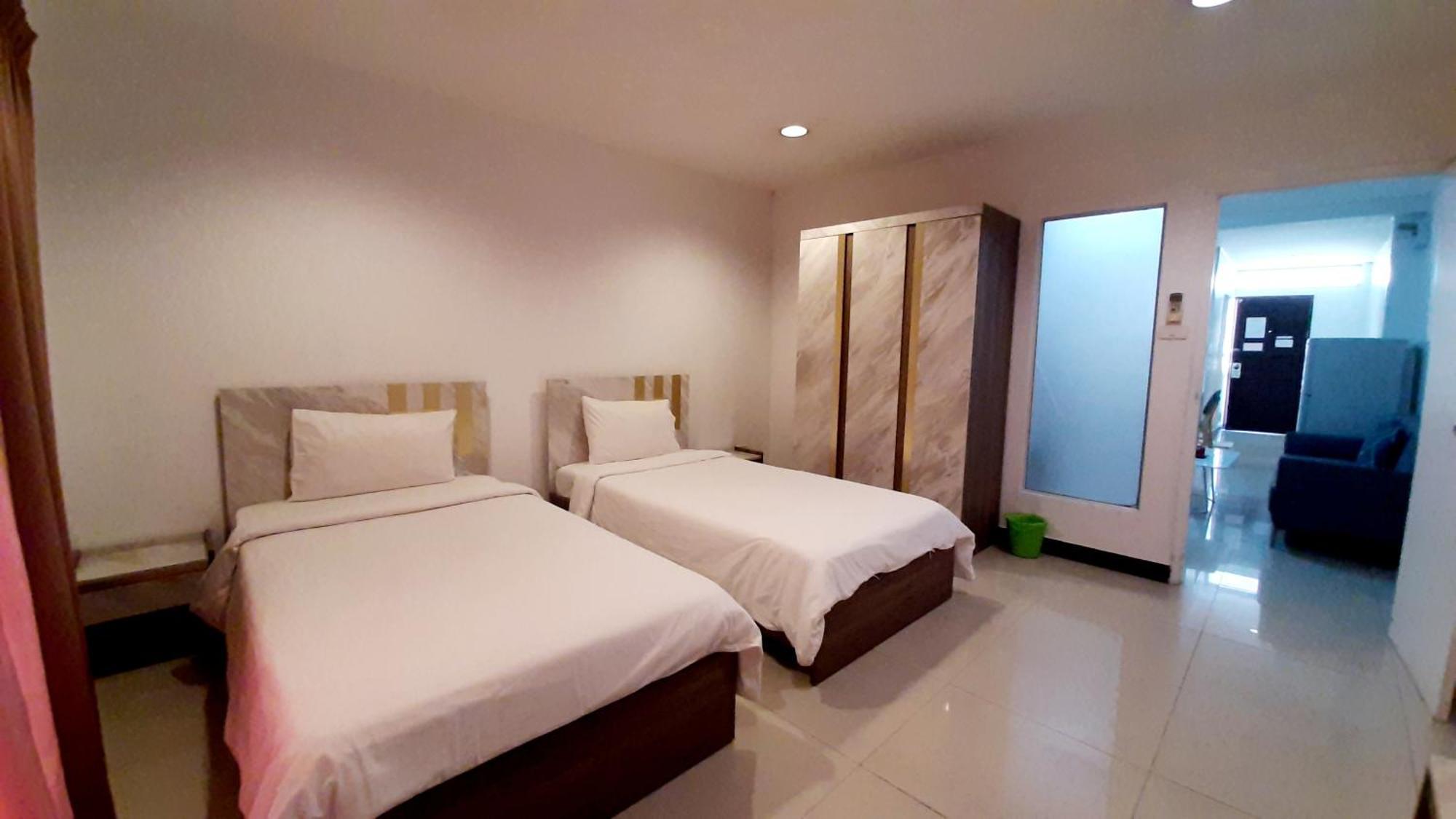 City Plaza Nana Hotel Bangkok Exterior foto
