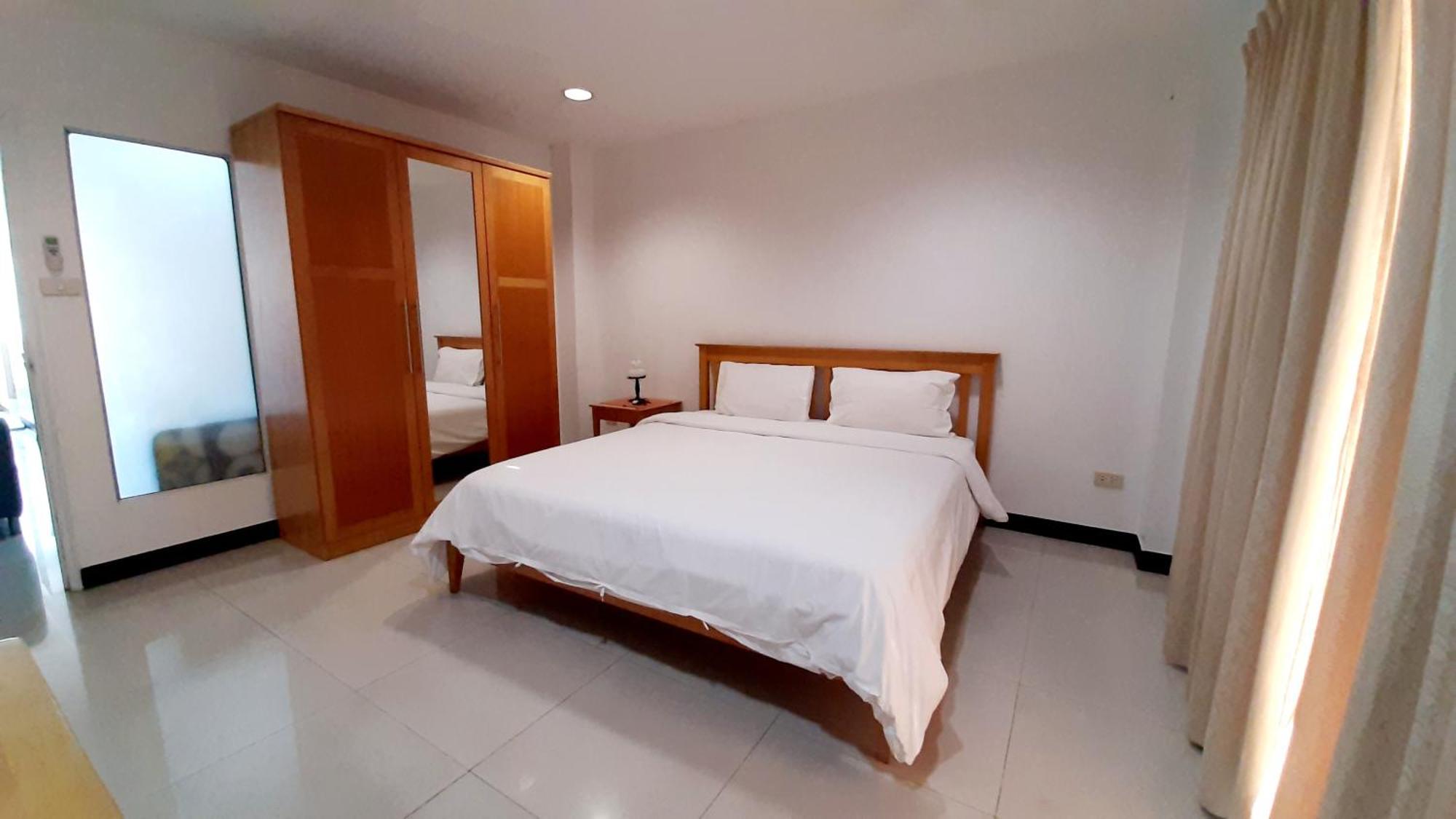 City Plaza Nana Hotel Bangkok Exterior foto