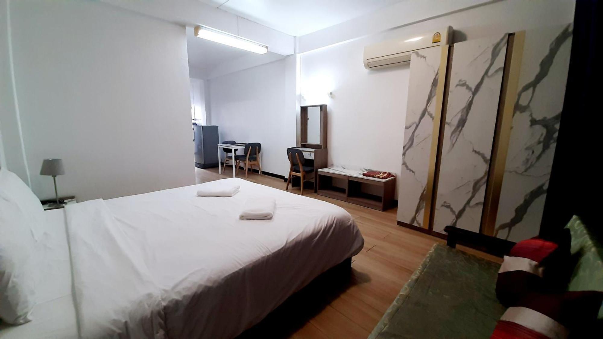 City Plaza Nana Hotel Bangkok Exterior foto